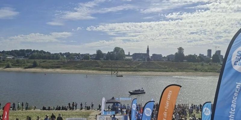 swim to fight cancer in de speigelwaal te Nijmegen
